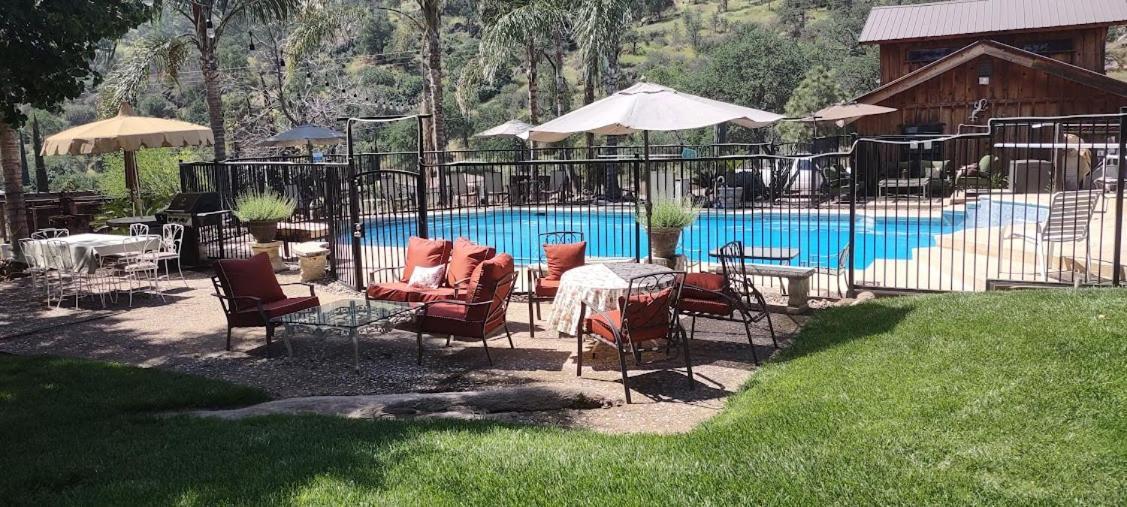 Rustic Rooms By Kings Canyon & Sequoia National Parks Yokuts Valley  Exterior photo