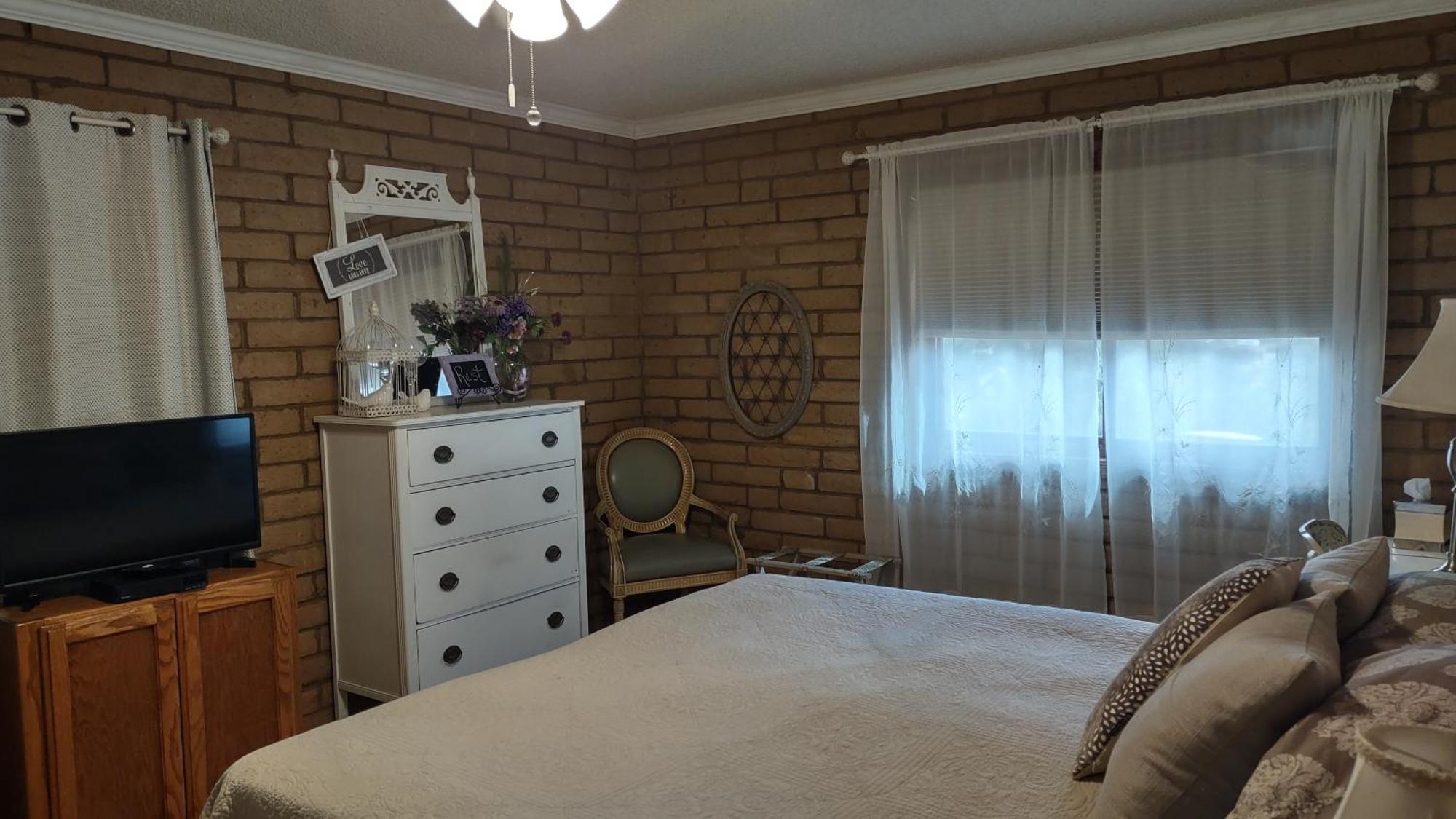 Rustic Rooms By Kings Canyon & Sequoia National Parks Yokuts Valley  Room photo