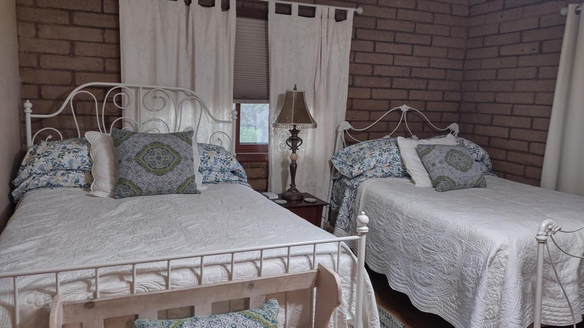 Rustic Rooms By Kings Canyon & Sequoia National Parks Yokuts Valley  Room photo